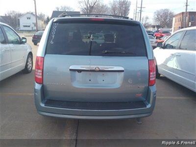 2010 Chrysler Town & Country Touring Plus   - Photo 5 - Davenport, IA 52802