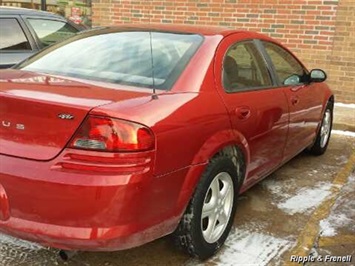 2005 Dodge Stratus SXT   - Photo 2 - Davenport, IA 52802