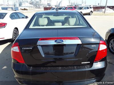 2011 Ford Fusion SEL   - Photo 8 - Davenport, IA 52802