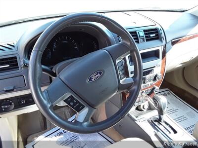 2011 Ford Fusion SEL   - Photo 4 - Davenport, IA 52802