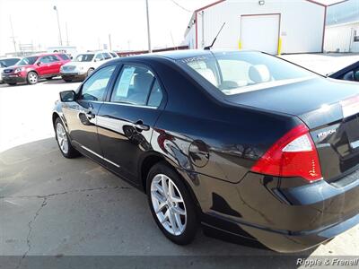 2011 Ford Fusion SEL   - Photo 7 - Davenport, IA 52802