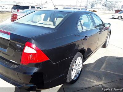 2011 Ford Fusion SEL   - Photo 9 - Davenport, IA 52802