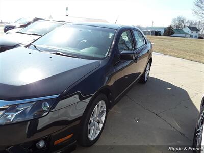 2011 Ford Fusion SEL   - Photo 2 - Davenport, IA 52802