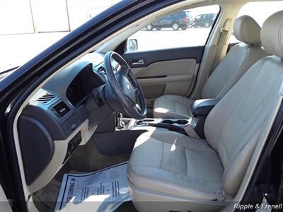 2011 Ford Fusion SEL   - Photo 3 - Davenport, IA 52802