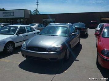 2005 Ford Taurus SE   - Photo 1 - Davenport, IA 52802