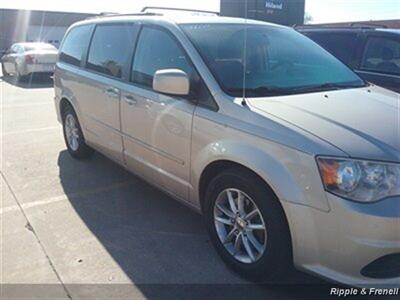 2013 Dodge Grand Caravan SXT   - Photo 4 - Davenport, IA 52802