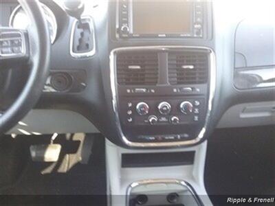 2013 Dodge Grand Caravan SXT   - Photo 15 - Davenport, IA 52802