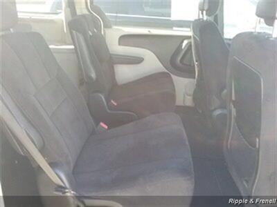 2013 Dodge Grand Caravan SXT   - Photo 12 - Davenport, IA 52802