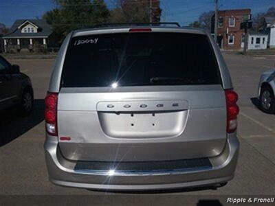 2013 Dodge Grand Caravan SXT   - Photo 5 - Davenport, IA 52802