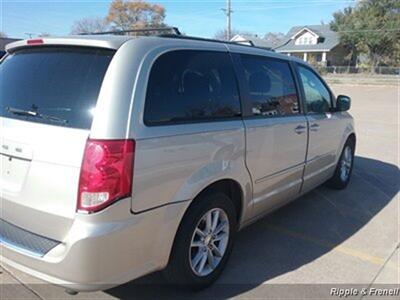 2013 Dodge Grand Caravan SXT   - Photo 6 - Davenport, IA 52802