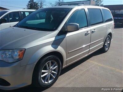 2013 Dodge Grand Caravan SXT   - Photo 3 - Davenport, IA 52802