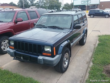 2000 Jeep Cherokee Sport 4dr Sport   - Photo 1 - Davenport, IA 52802