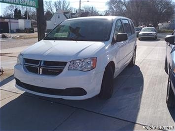 2015 Dodge Grand Caravan SE   - Photo 1 - Davenport, IA 52802