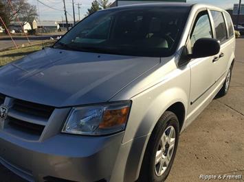 2008 Dodge Grand Caravan SE   - Photo 1 - Davenport, IA 52802