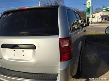 2008 Dodge Grand Caravan SE   - Photo 3 - Davenport, IA 52802