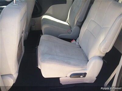 2011 Dodge Grand Caravan Mainstreet   - Photo 10 - Davenport, IA 52802