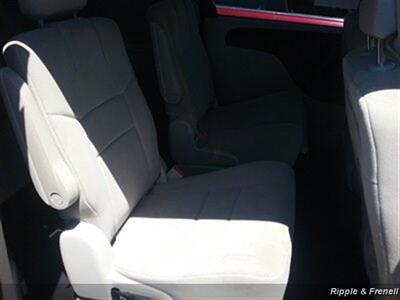 2011 Dodge Grand Caravan Mainstreet   - Photo 12 - Davenport, IA 52802