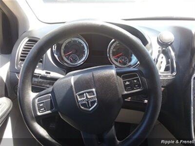 2011 Dodge Grand Caravan Mainstreet   - Photo 13 - Davenport, IA 52802