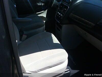 2011 Dodge Grand Caravan Mainstreet   - Photo 11 - Davenport, IA 52802