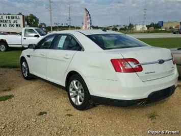 2010 Ford Taurus SEL   - Photo 4 - Davenport, IA 52802