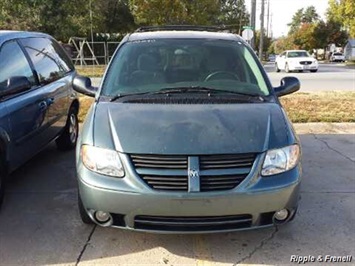 2007 Dodge Grand Caravan SXT   - Photo 1 - Davenport, IA 52802