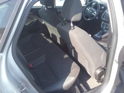 2012 Ford Focus SE   - Photo 12 - Davenport, IA 52802