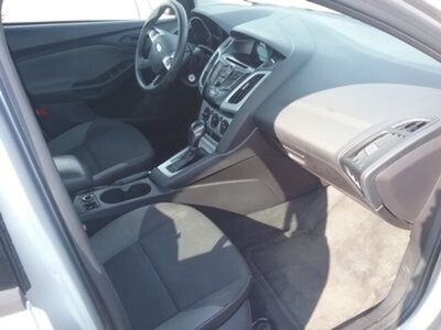 2012 Ford Focus SE   - Photo 11 - Davenport, IA 52802