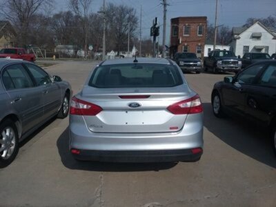 2012 Ford Focus SE   - Photo 5 - Davenport, IA 52802