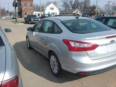 2012 Ford Focus SE   - Photo 7 - Davenport, IA 52802