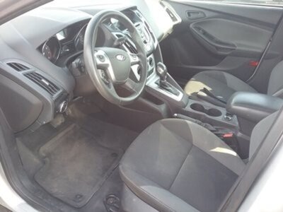 2012 Ford Focus SE   - Photo 8 - Davenport, IA 52802