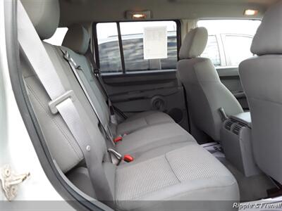 2007 Jeep Commander Sport   - Photo 12 - De Witt, IA 52742