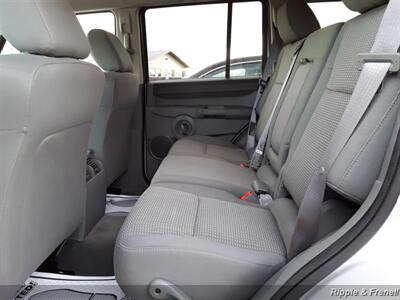2007 Jeep Commander Sport   - Photo 8 - De Witt, IA 52742