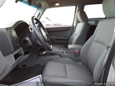 2007 Jeep Commander Sport   - Photo 4 - De Witt, IA 52742