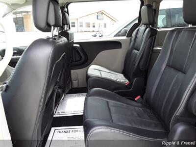 2012 Chrysler Town & Country Touring   - Photo 7 - Davenport, IA 52802