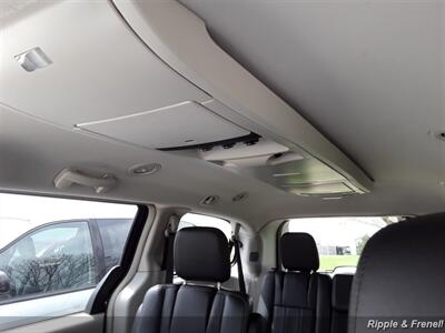 2012 Chrysler Town & Country Touring   - Photo 6 - Davenport, IA 52802