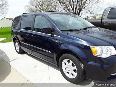 2012 Chrysler Town & Country Touring   - Photo 14 - Davenport, IA 52802