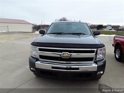 2011 Chevrolet Silverado 1500 LT   - Photo 1 - Davenport, IA 52802