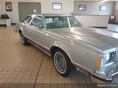 1977 Ford Thunderbird   - Photo 4 - Davenport, IA 52802