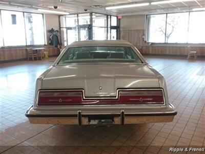 1977 Ford Thunderbird   - Photo 5 - Davenport, IA 52802