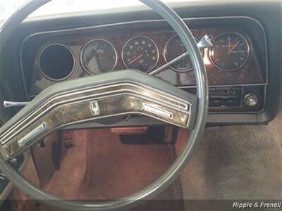 1977 Ford Thunderbird   - Photo 12 - Davenport, IA 52802