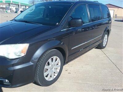 2013 Chrysler Town & Country Touring   - Photo 3 - Davenport, IA 52802