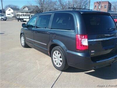 2013 Chrysler Town & Country Touring   - Photo 7 - Davenport, IA 52802
