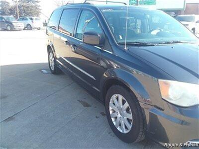 2013 Chrysler Town & Country Touring   - Photo 4 - Davenport, IA 52802