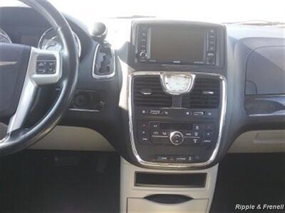 2013 Chrysler Town & Country Touring   - Photo 14 - Davenport, IA 52802