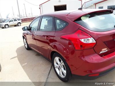 2013 Ford Focus SE   - Photo 7 - Davenport, IA 52802