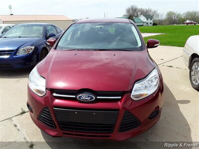 2013 Ford Focus SE   - Photo 1 - Davenport, IA 52802