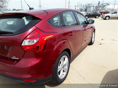 2013 Ford Focus SE   - Photo 10 - Davenport, IA 52802