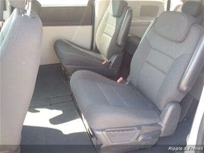 2010 Dodge Grand Caravan Hero   - Photo 9 - Davenport, IA 52802