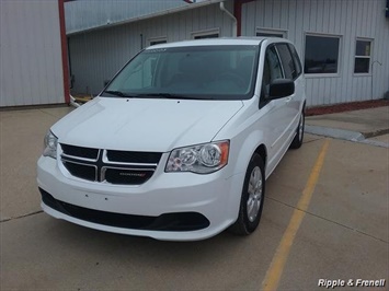 2015 Dodge Grand Caravan SE   - Photo 1 - Davenport, IA 52802