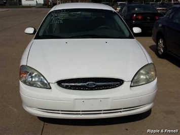 2001 Ford Taurus SES   - Photo 1 - Davenport, IA 52802